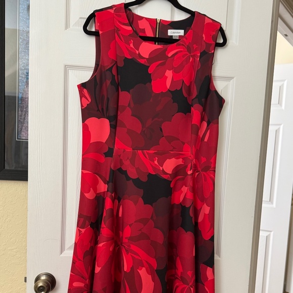 Calvin Klein - Red floral print Midi dress - Picture 2 of 3